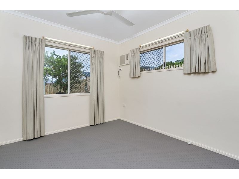 9 Summer Hill Drive, Mooroobool QLD 4870