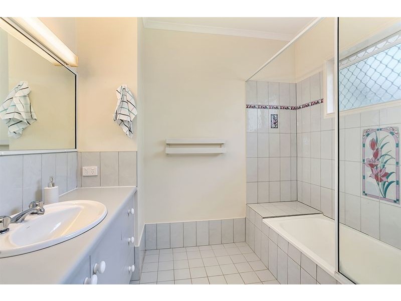 9 Summer Hill Drive, Mooroobool QLD 4870