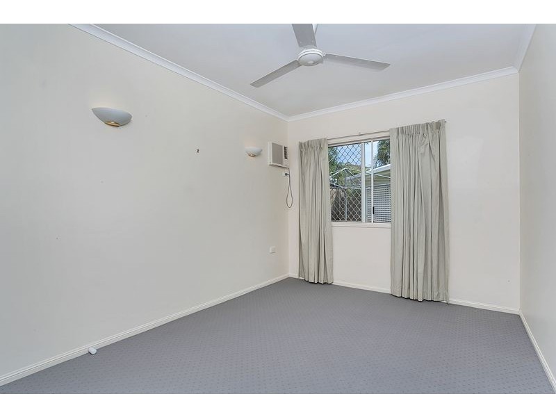 9 Summer Hill Drive, Mooroobool QLD 4870