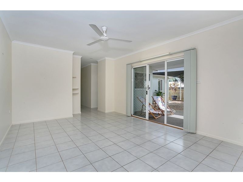 9 Summer Hill Drive, Mooroobool QLD 4870