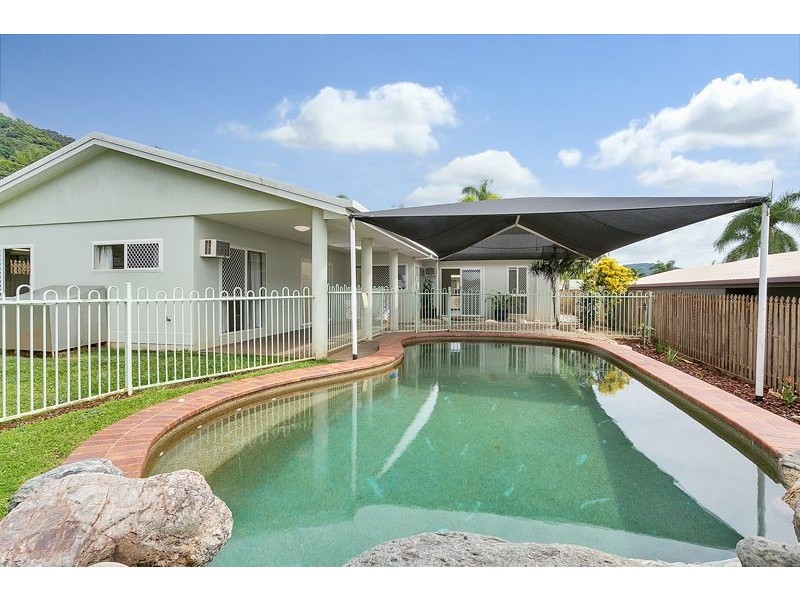 9 Summer Hill Drive, Mooroobool QLD 4870