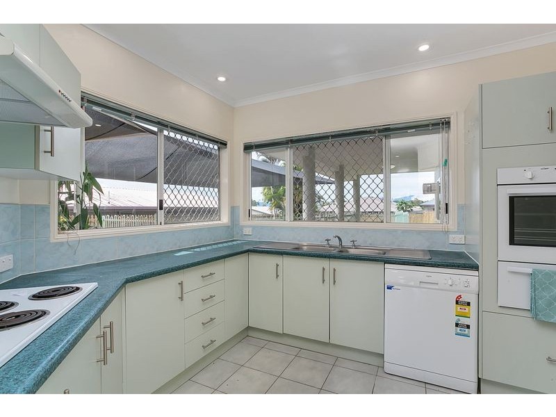 9 Summer Hill Drive, Mooroobool QLD 4870