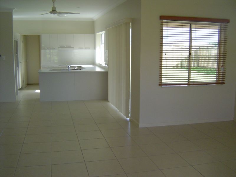 25 Colombia Street, White Rock QLD 4868
