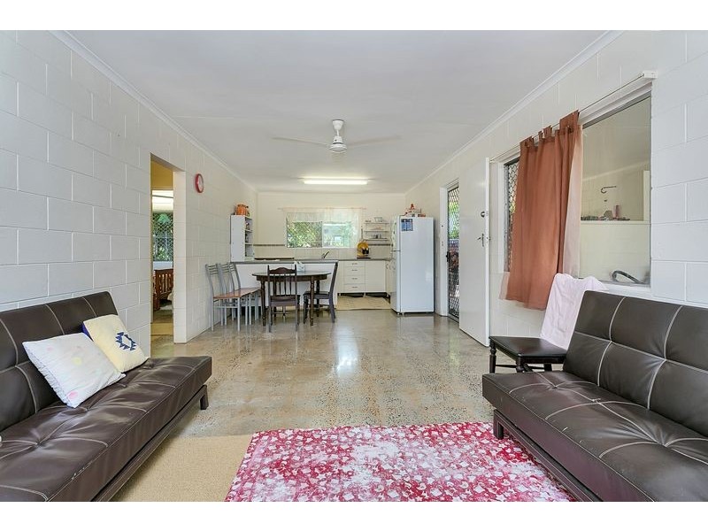 93-95 Tills Street, Westcourt QLD 4870