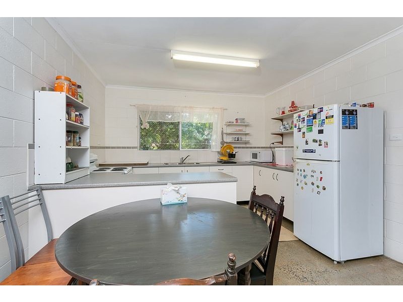 93-95 Tills Street, Westcourt QLD 4870