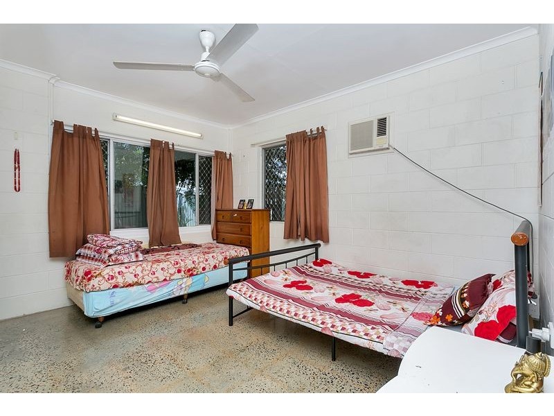 93-95 Tills Street, Westcourt QLD 4870