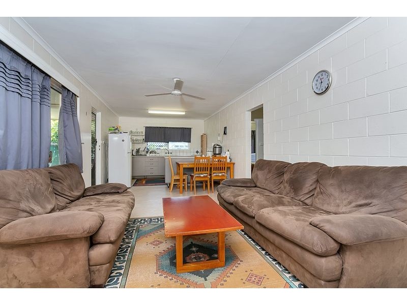 93-95 Tills Street, Westcourt QLD 4870