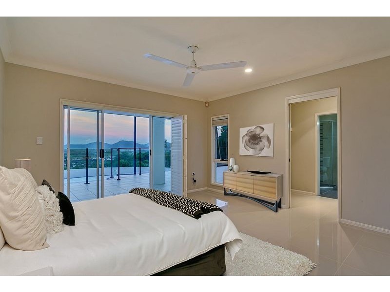6-8 Chatham Terrace, Smithfield QLD 4878