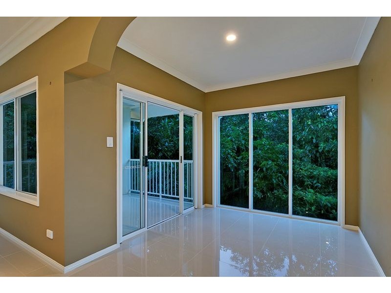 6-8 Chatham Terrace, Smithfield QLD 4878
