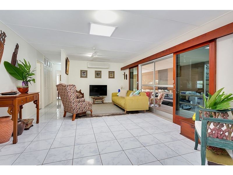 8 Duignan Street, Whitfield QLD 4870