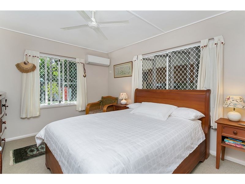 8 Duignan Street, Whitfield QLD 4870