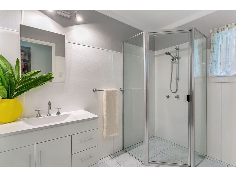 8 Duignan Street, Whitfield QLD 4870