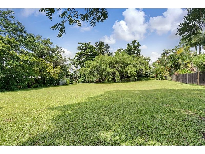 8 Duignan Street, Whitfield QLD 4870