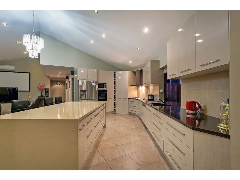 17 Barcoo Close, Bentley Park QLD 4869