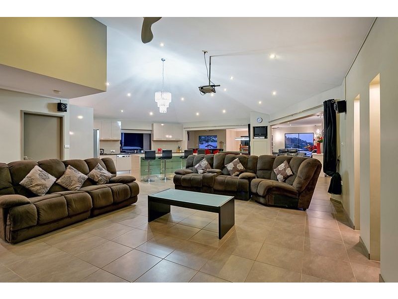 17 Barcoo Close, Bentley Park QLD 4869