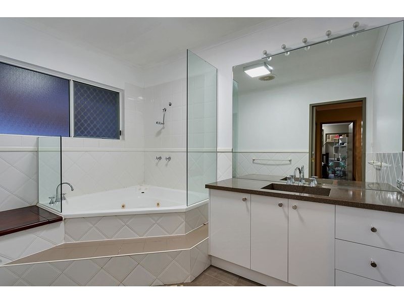 17 Barcoo Close, Bentley Park QLD 4869