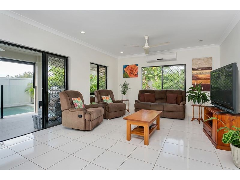 9 Seaways Street, Trinity Beach QLD 4879