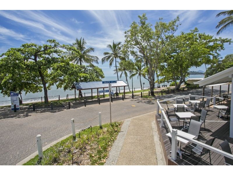 9 Seaways Street, Trinity Beach QLD 4879