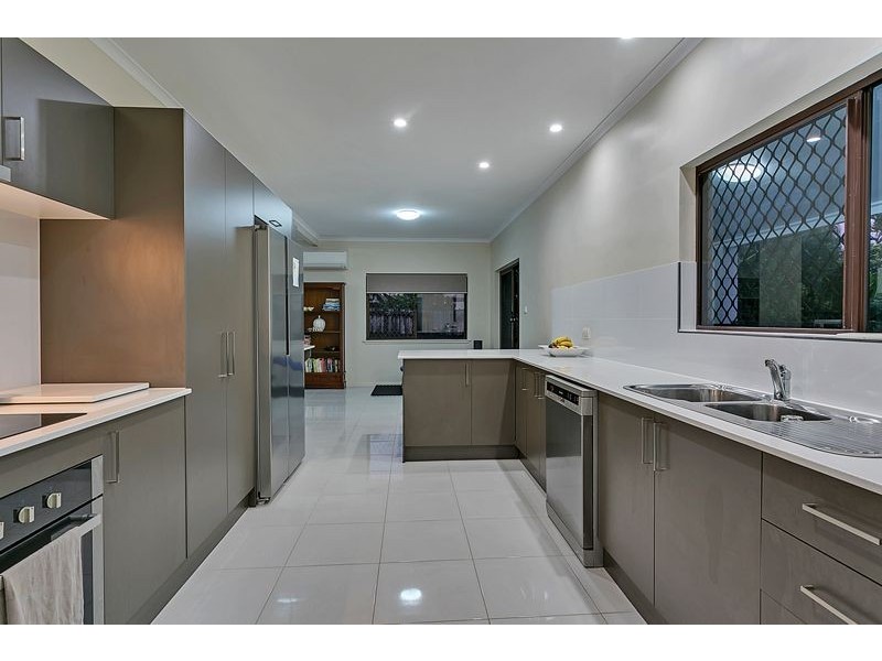 28 Andrea Close, Mooroobool QLD 4870