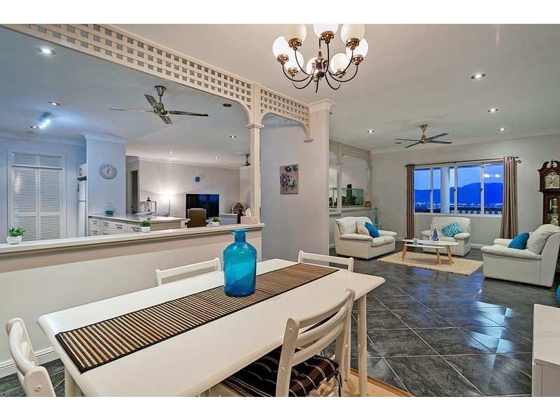 15 Julian Close, Mooroobool QLD 4870