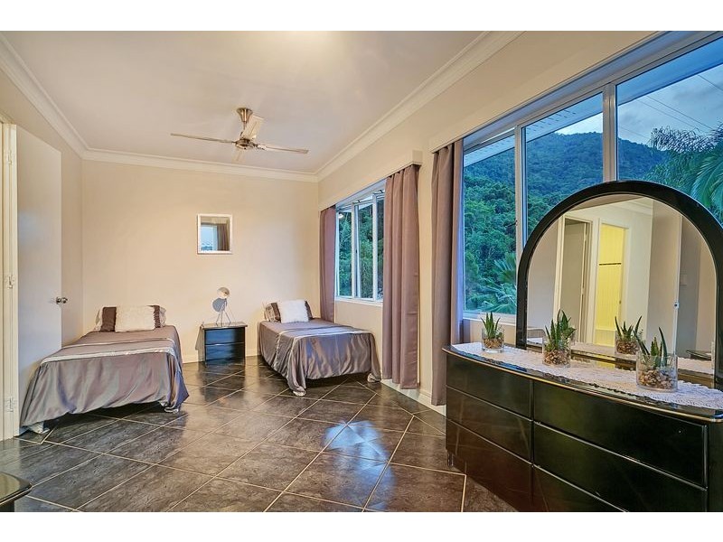 15 Julian Close, Mooroobool QLD 4870