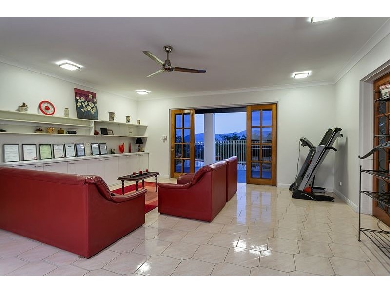 15 Julian Close, Mooroobool QLD 4870