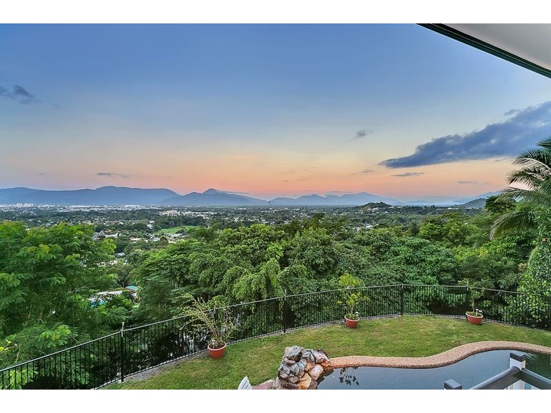 15 Julian Close, Mooroobool QLD 4870