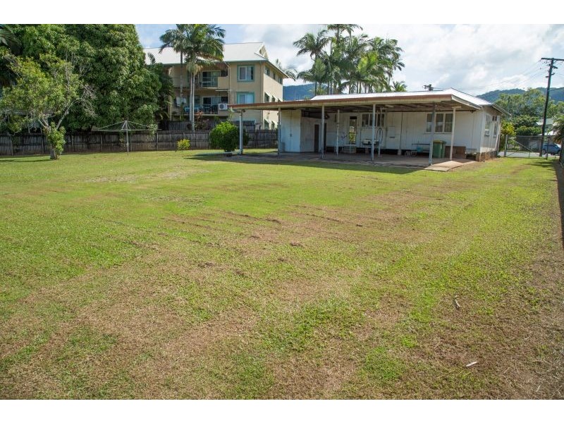 12 Brown Street, Woree QLD 4868