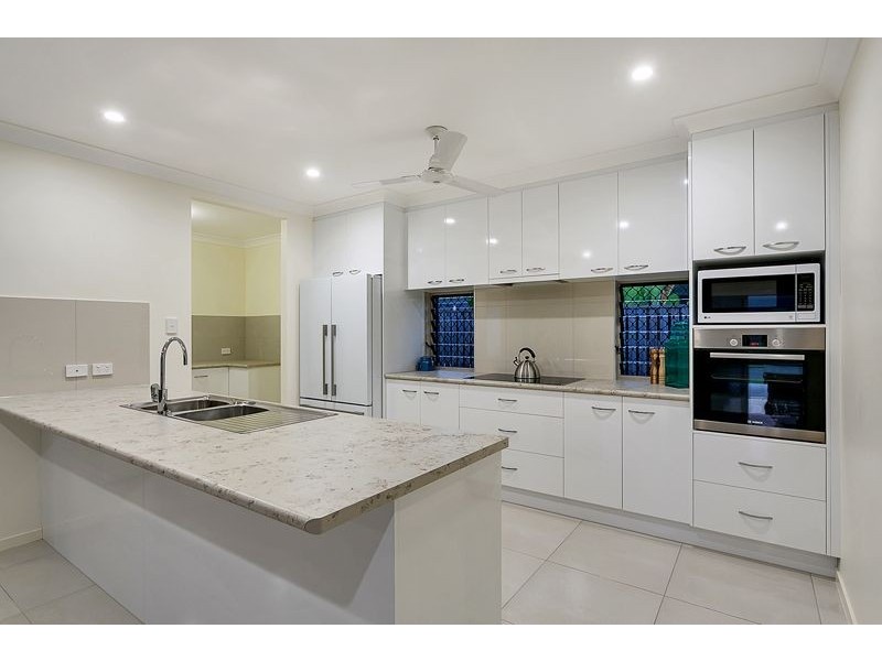 24 Aroona Street, Caravonica QLD 4878