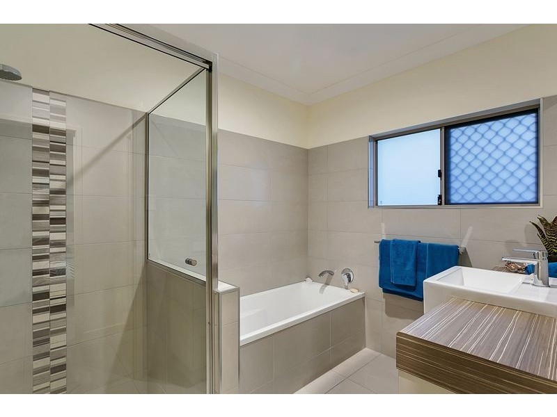 24 Aroona Street, Caravonica QLD 4878