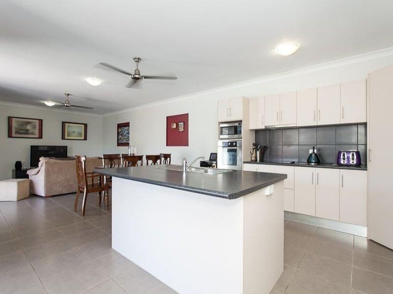 4 Springbrook Avenue, Redlynch QLD 4870