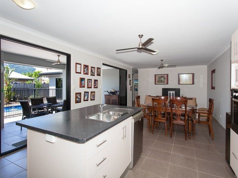 4 Springbrook Avenue, Redlynch QLD 4870