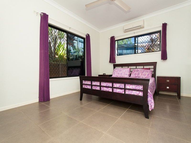 4 Springbrook Avenue, Redlynch QLD 4870