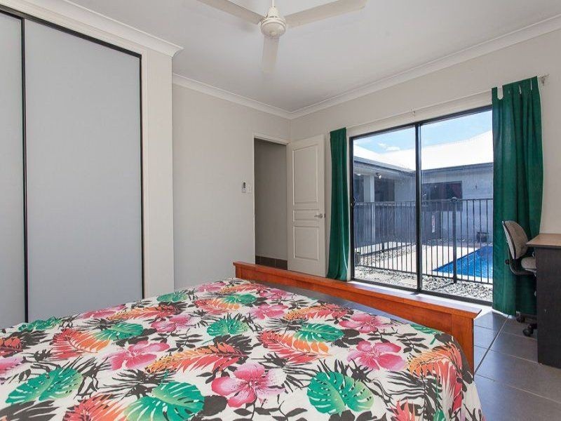 4 Springbrook Avenue, Redlynch QLD 4870