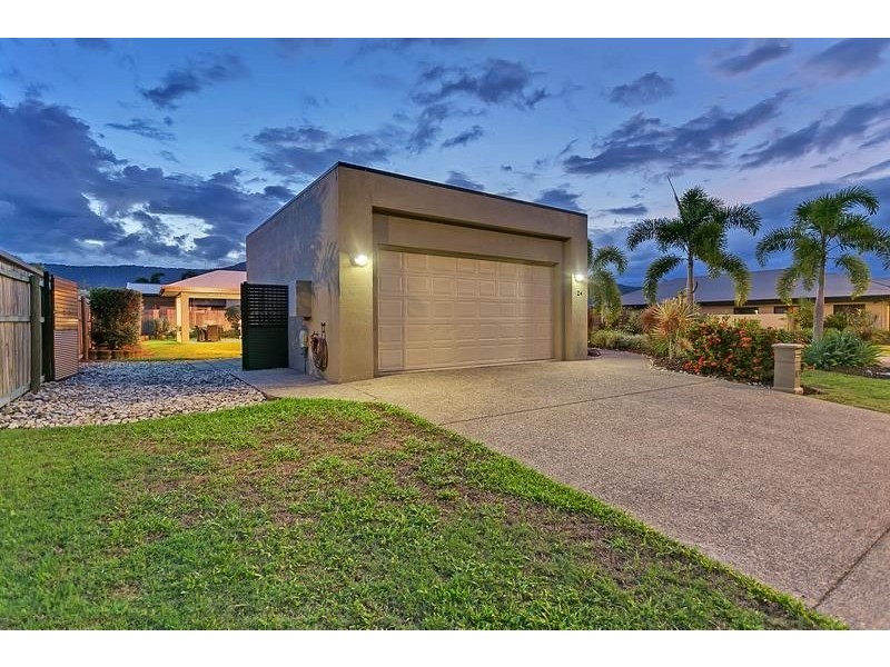 24 Quartzborough Promenade, Trinity Park QLD 4879