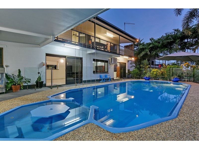 27 Hadrian Avenue, Mooroobool QLD 4870