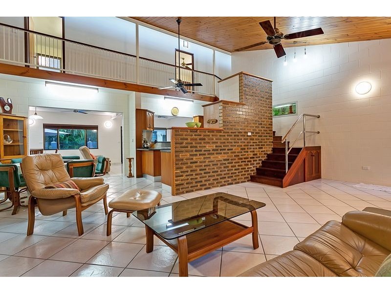 27 Hadrian Avenue, Mooroobool QLD 4870