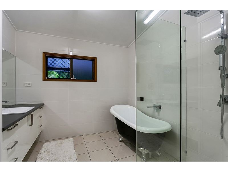 27 Hadrian Avenue, Mooroobool QLD 4870