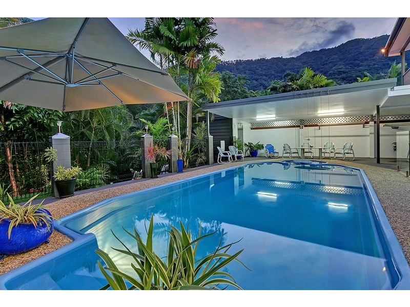 27 Hadrian Avenue, Mooroobool QLD 4870