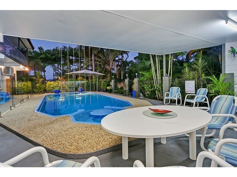 27 Hadrian Avenue, Mooroobool QLD 4870