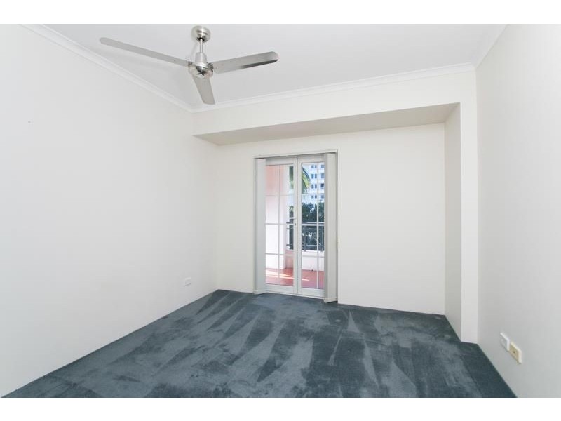7/327 Lake Street, Cairns North QLD 4870