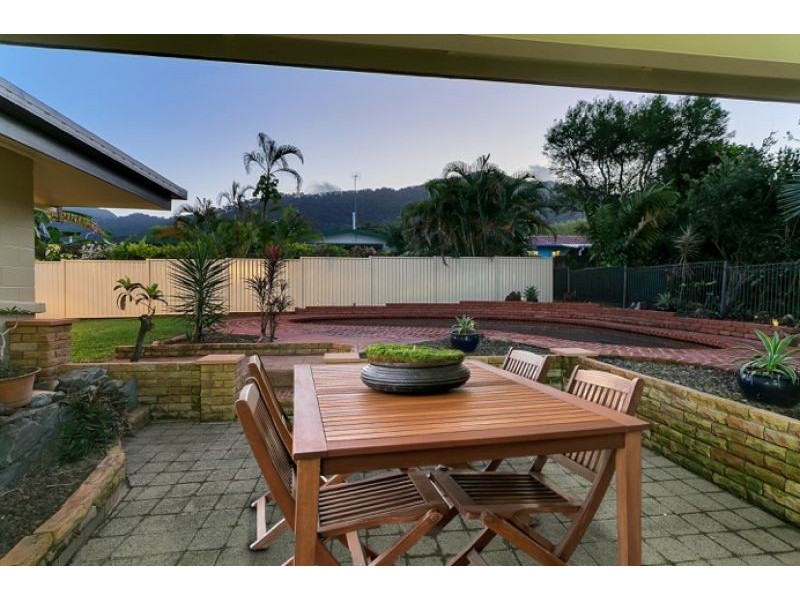 7 Holly Street, Mooroobool QLD 4870