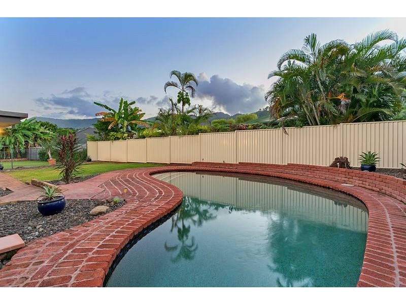 7 Holly Street, Mooroobool QLD 4870