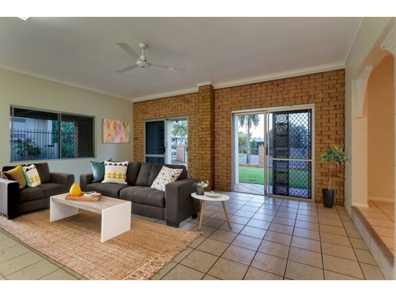 7 Holly Street, Mooroobool QLD 4870