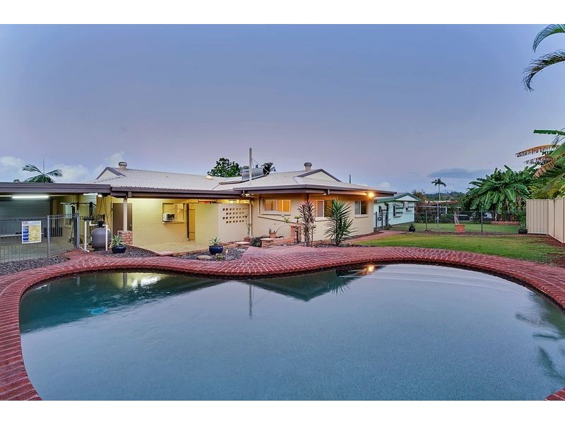 7 Holly Street, Mooroobool QLD 4870