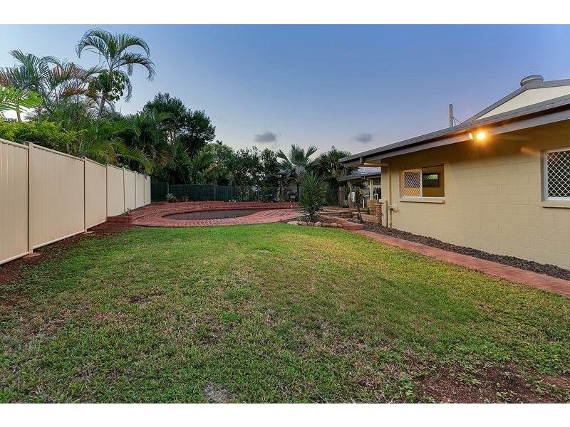7 Holly Street, Mooroobool QLD 4870