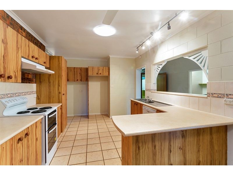 7 Holly Street, Mooroobool QLD 4870
