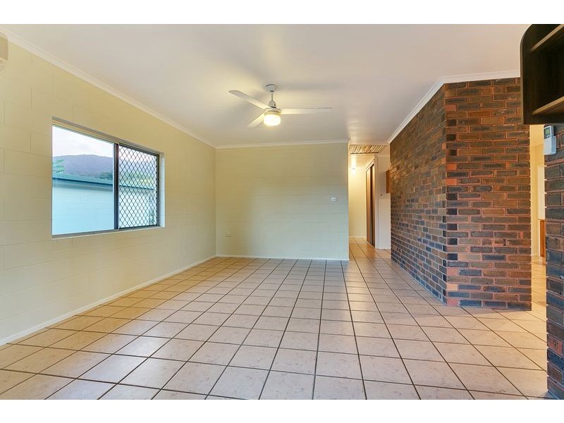 7 Holly Street, Mooroobool QLD 4870