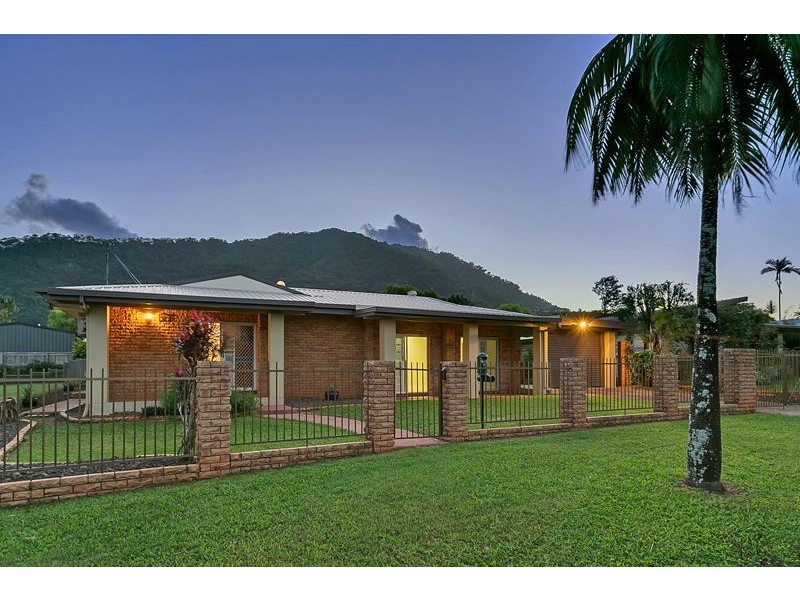 7 Holly Street, Mooroobool QLD 4870