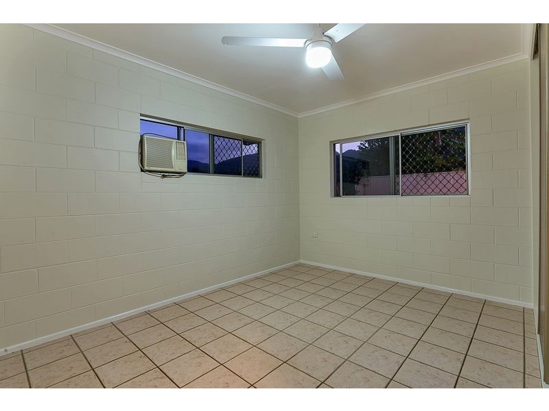 7 Holly Street, Mooroobool QLD 4870
